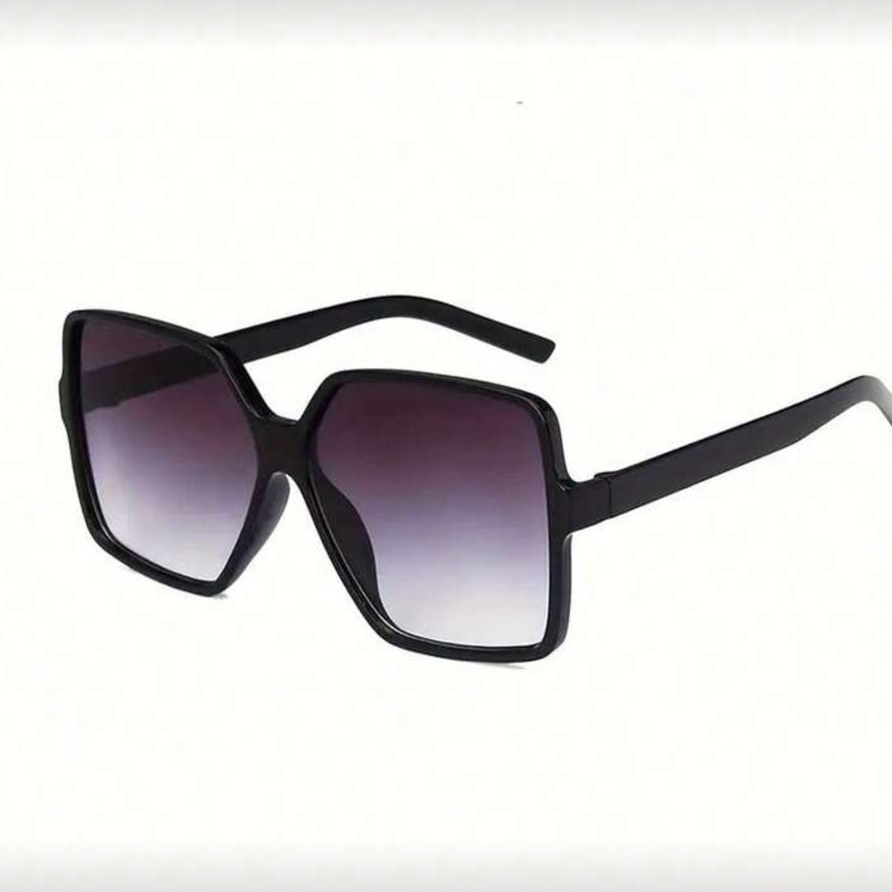 Chic Oversized Black Sunglasses - Picture 4 of 5